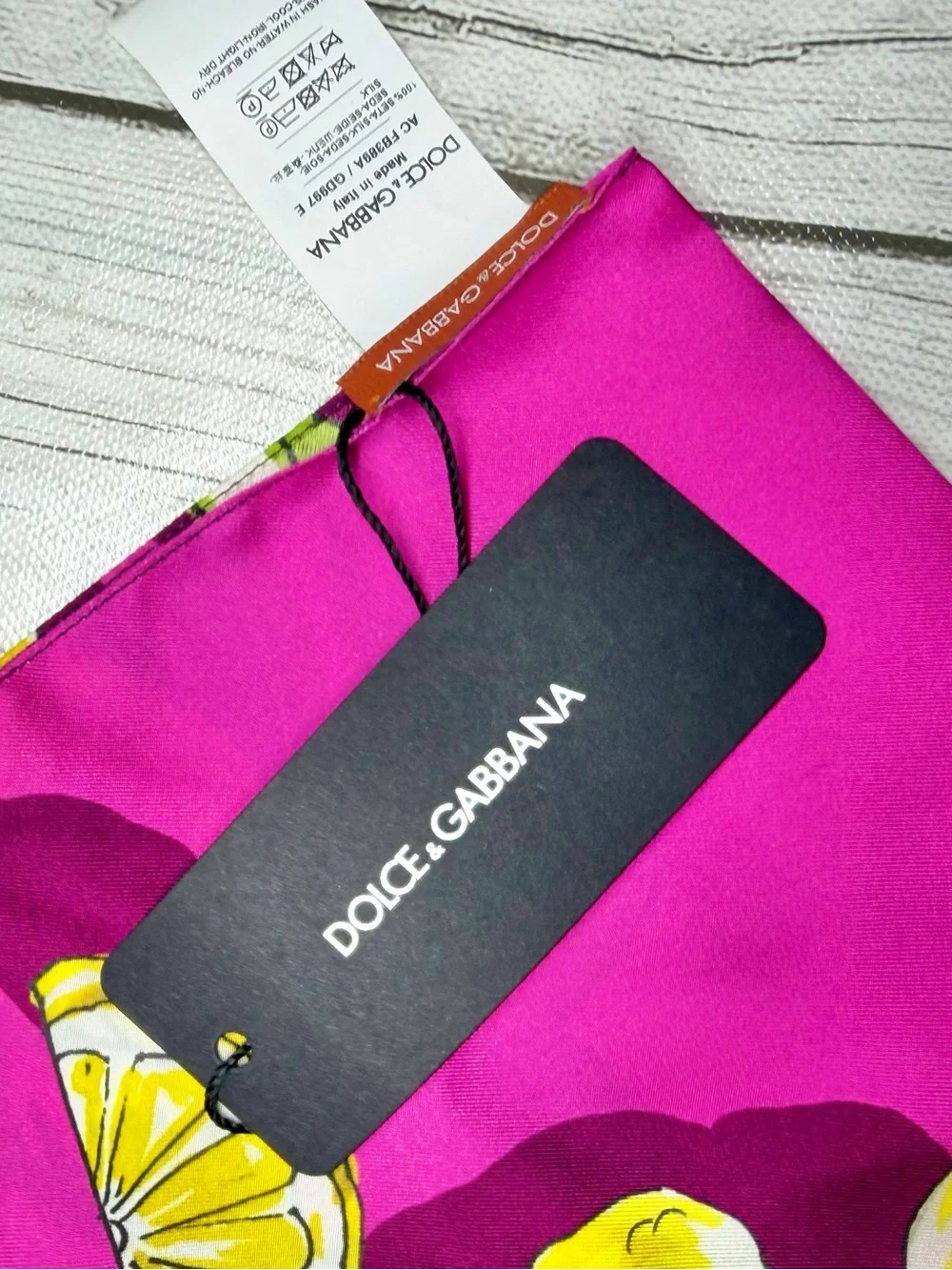 BRAND NEW Dolce & Gabbana Capri Citrus 100% Silk Scarf